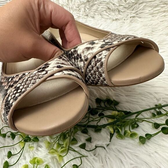 COLE HAAN Python Pattern Leather Low Heel Wedge Peep Toe Pumps Cushioned sz 8B - Picture 6 of 10